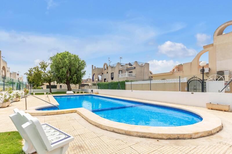 2 bedroom Townhouse for sale