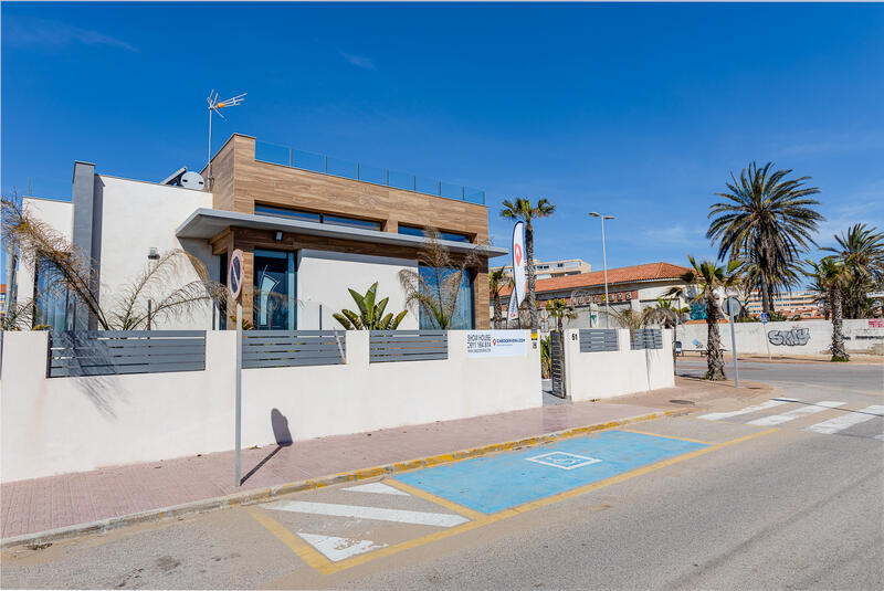 4 Cuarto Villa en venta