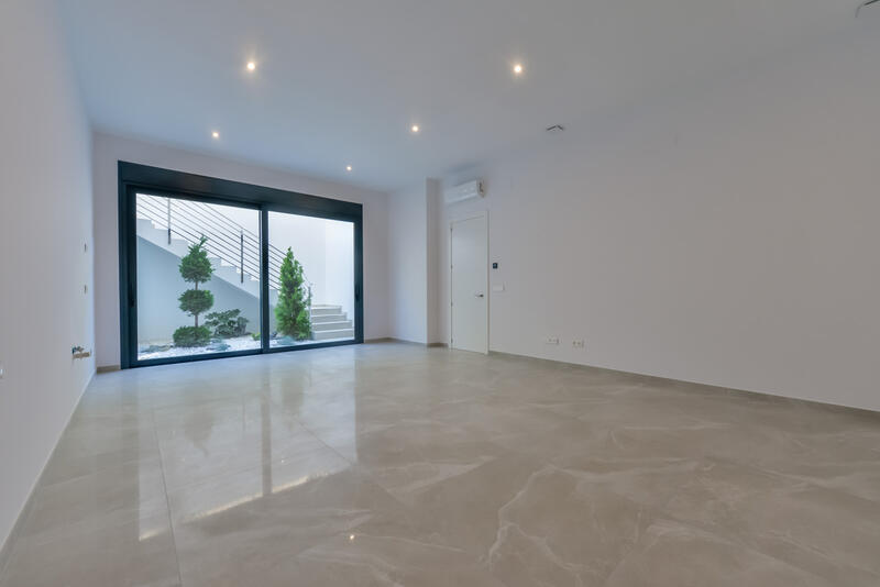 8 bedroom Villa for sale