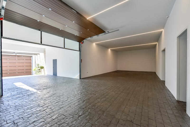8 bedroom Villa for sale