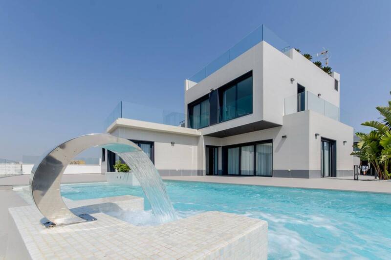 вилла продается в Campoamor, Alicante