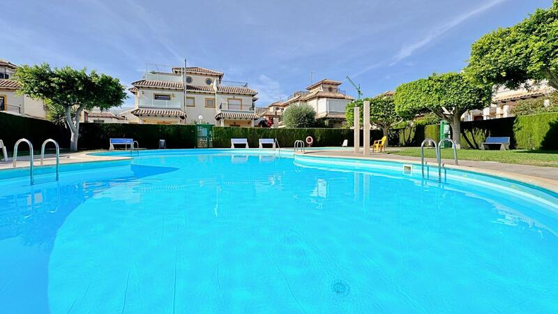 Maison de Ville à vendre dans Punta Prima, Alicante