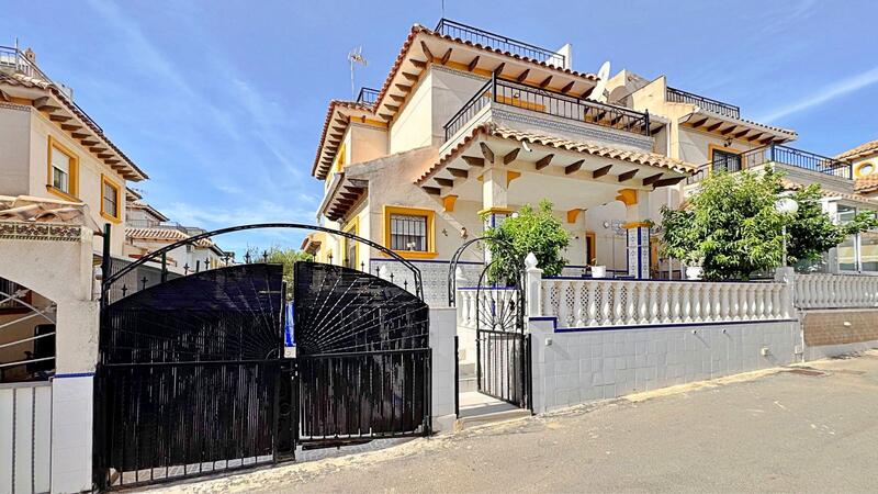 2 bedroom Townhouse for sale