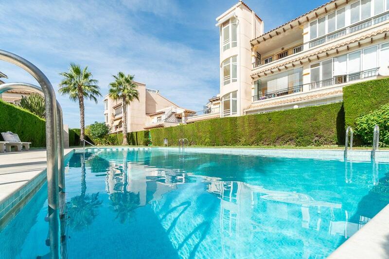 Villa till salu i Punta Prima, Alicante