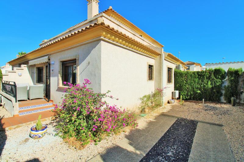 дуплекс продается в Villamartin, Alicante