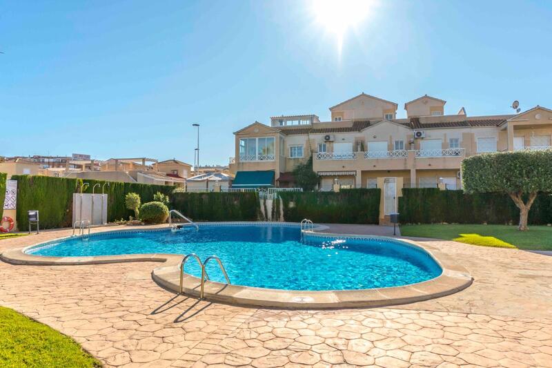 Radhus till salu i Torrevieja, Alicante