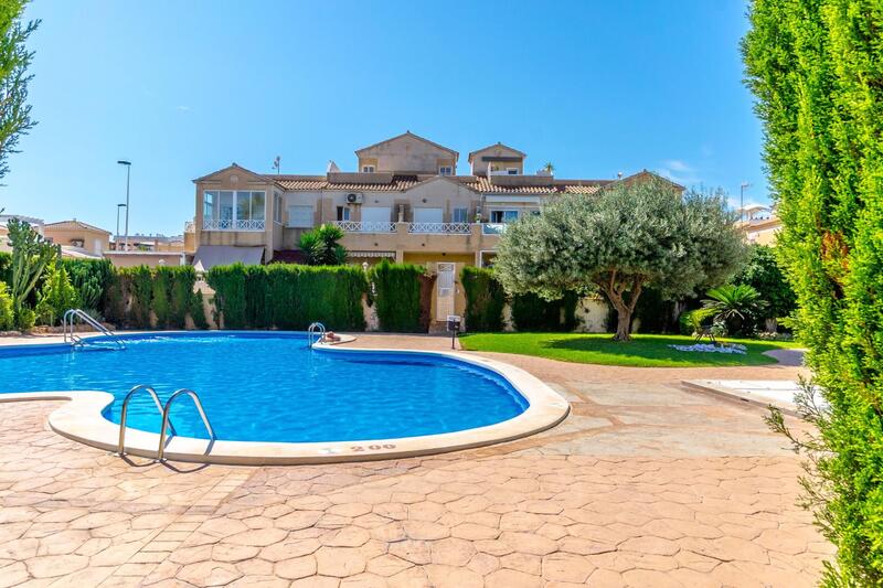 2 bedroom Townhouse for sale