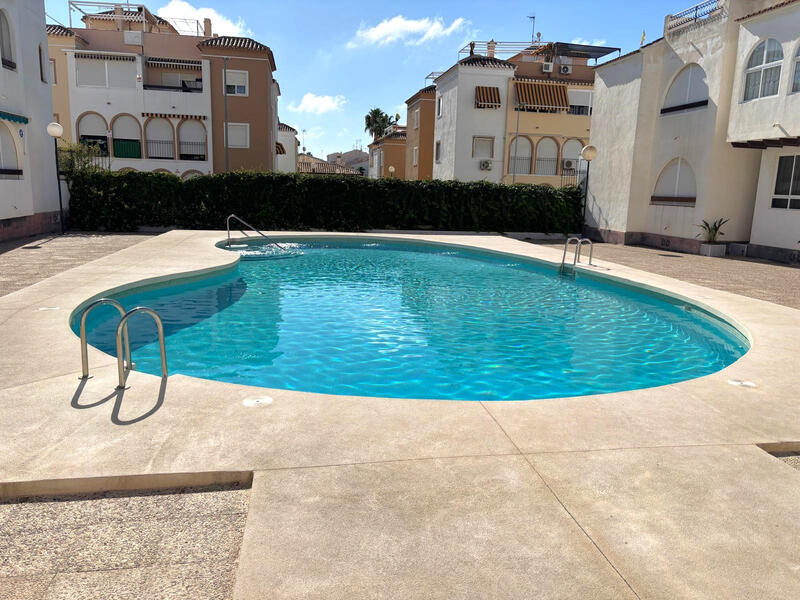 квартира продается в Torrevieja, Alicante
