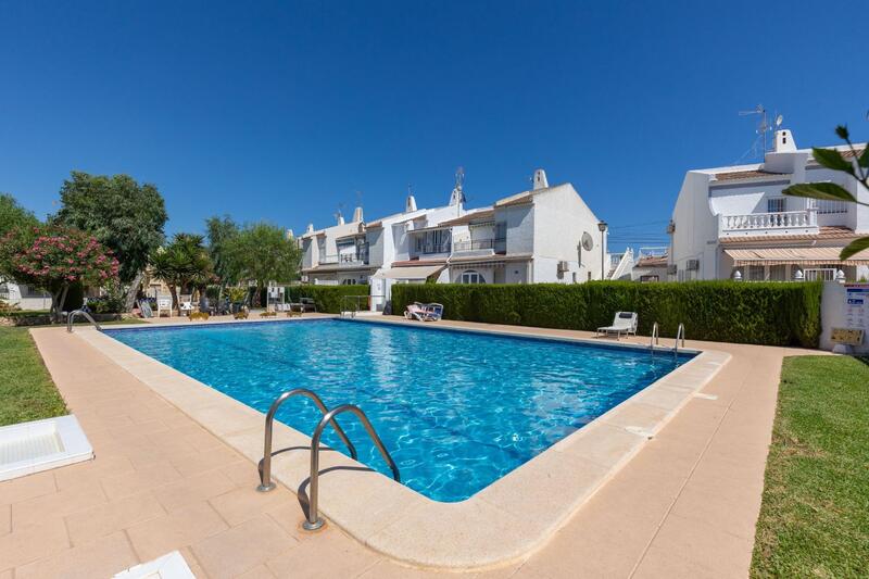 Villa zu verkaufen in Torrevieja, Alicante