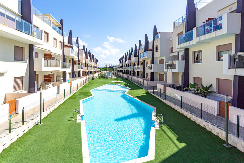 Apartamento en venta en Mil Palmeras, Alicante