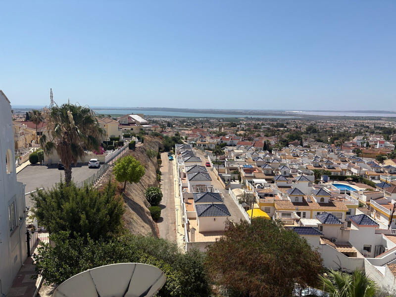 2 bedroom Townhouse for sale