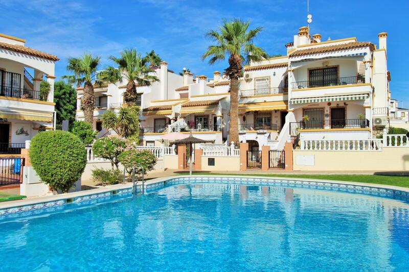 Townhouse for sale in Villamartin, Alicante