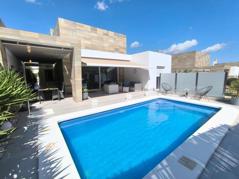 Villa Te koop in Algorfa, Alicante