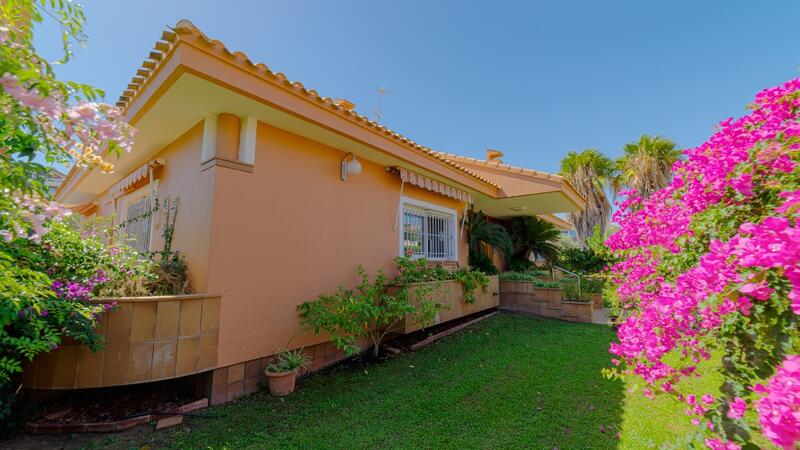 7 bedroom Villa for sale