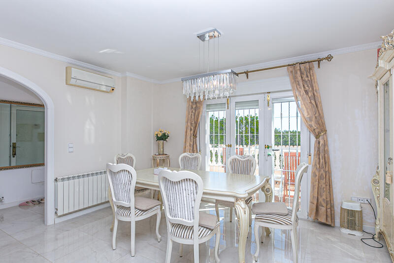 4 bedroom Villa for sale