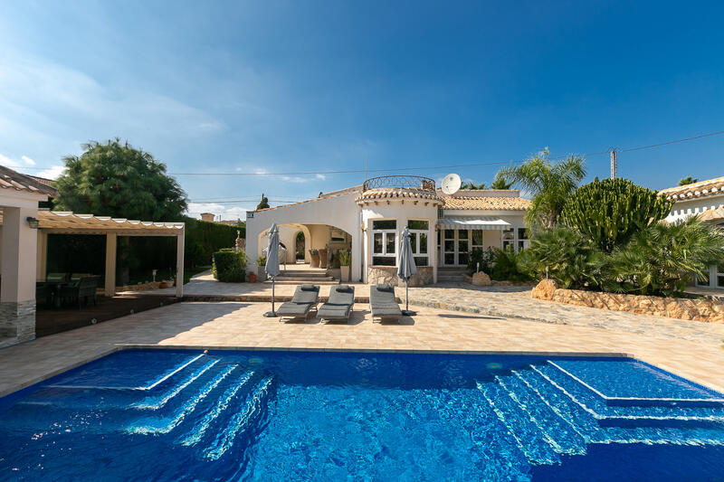 Villa for sale in Campoamor, Alicante