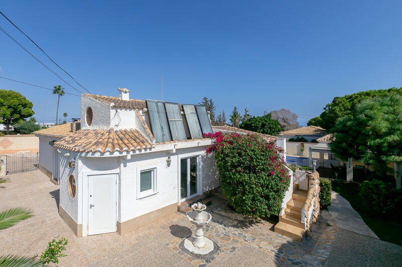 6 bedroom Villa for sale
