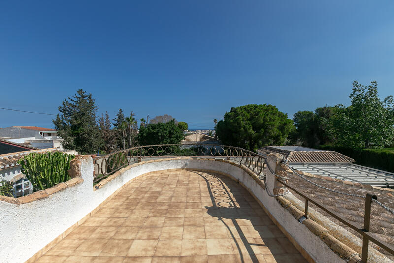 6 bedroom Villa for sale