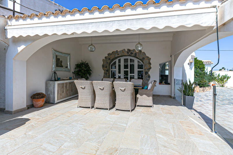 6 bedroom Villa for sale