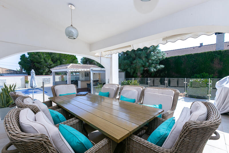 6 bedroom Villa for sale