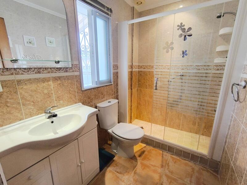 3 slaapkamer Gezinswoning Te koop
