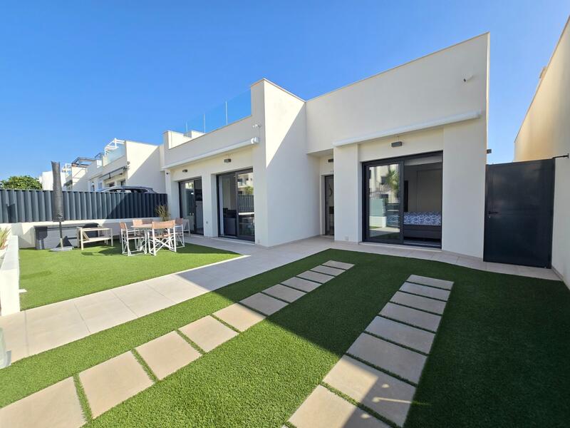 Villa till salu i Pilar de la Horadada, Alicante