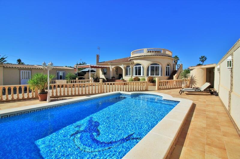 вилла продается в Torrevieja, Alicante