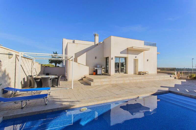Villa for sale in San Miguel de Salinas, Alicante