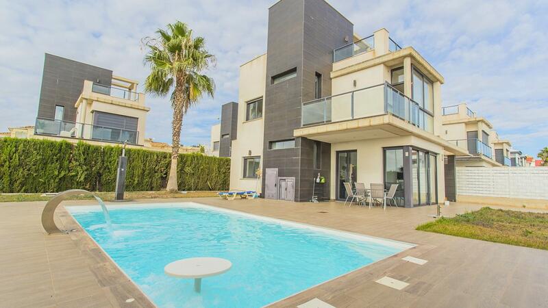 Villa til salgs i Lomas De Cabo Roig, Alicante