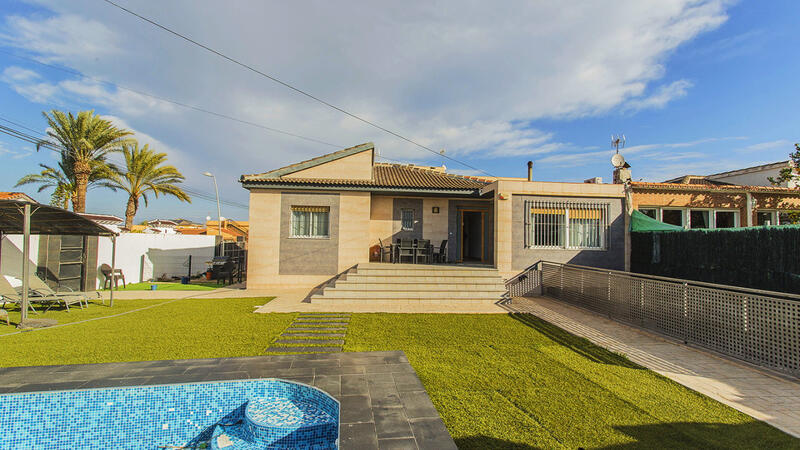 Villa til salgs i Los Balcones, Alicante