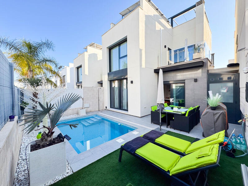 Villa for sale in Villamartin, Alicante