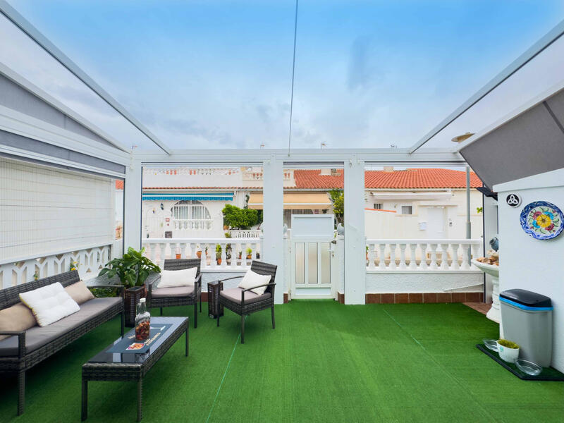 Villa en venta en Torrevieja, Alicante