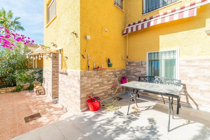 Villa en venta en La Marina, Alicante