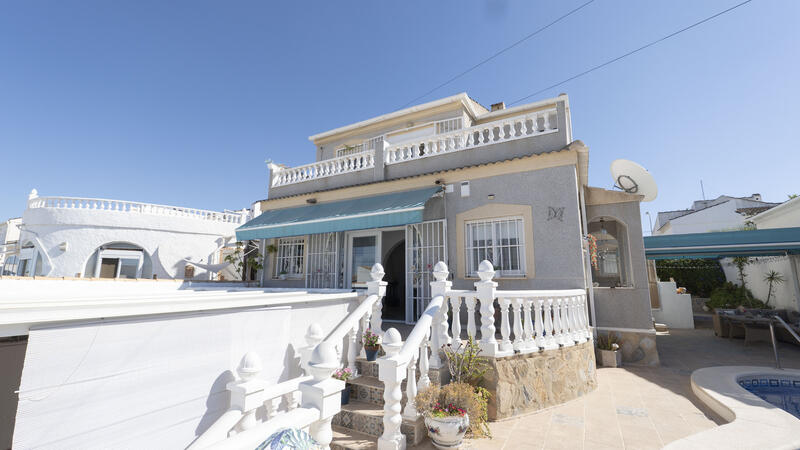 Villa til salg i Torrevieja, Alicante