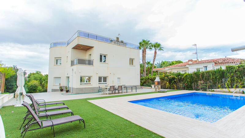 6 bedroom Villa for sale