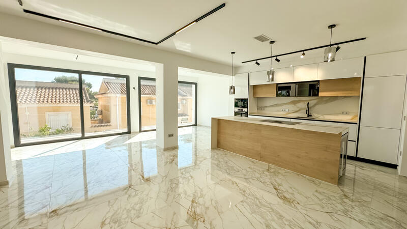 4 bedroom Villa for sale