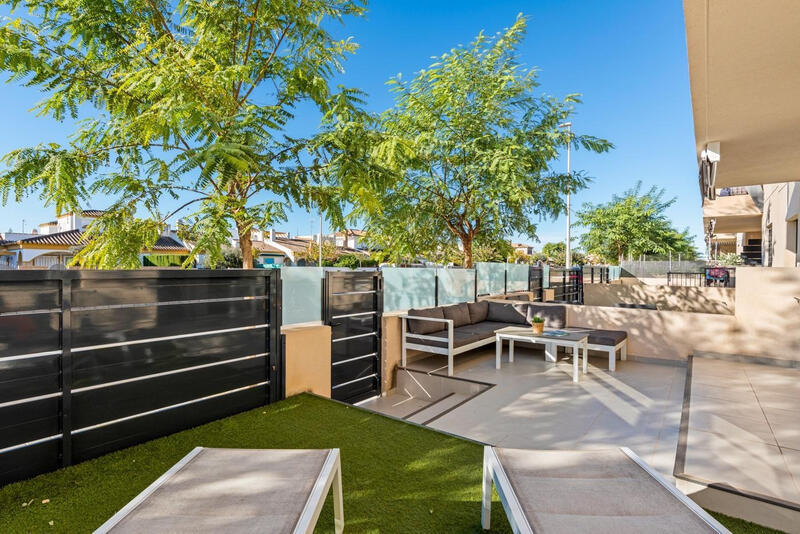 2 slaapkamer Appartement Te koop 2 slaapkamer Appartement Te koop