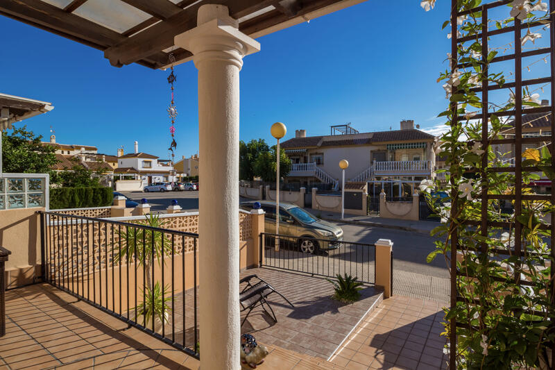 2 bedroom Townhouse for sale