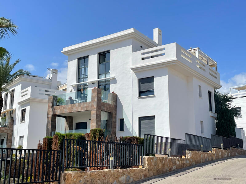 3 bedroom Apartment for sale