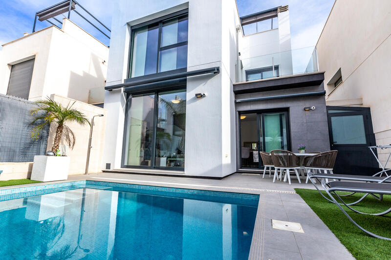 3 Schlafzimmer Villa zu verkaufen 3 Schlafzimmer Villa zu verkaufen