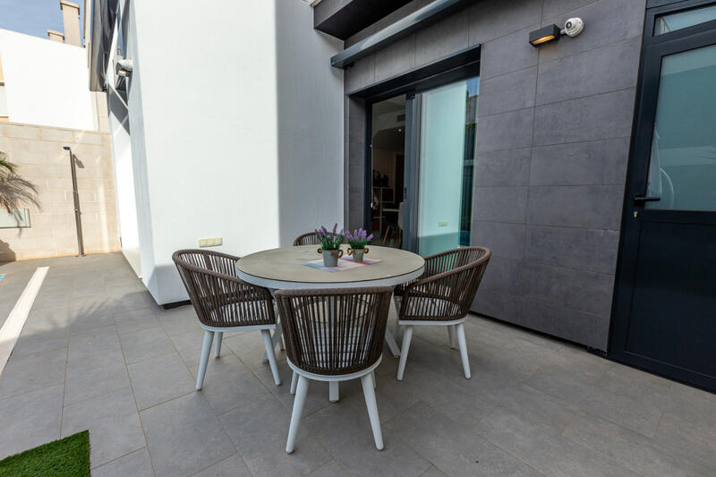 3 Schlafzimmer Villa zu verkaufen 3 Schlafzimmer Villa zu verkaufen