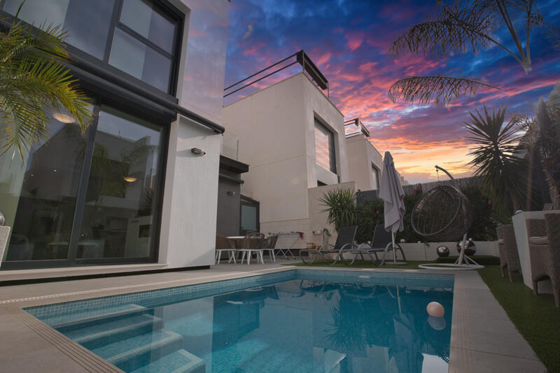 3 Schlafzimmer Villa zu verkaufen 3 Schlafzimmer Villa zu verkaufen