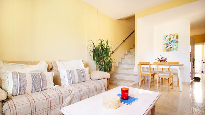 3 спальная комната городская тюрьма продается