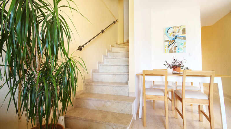 3 спальная комната городская тюрьма продается