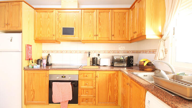 3 спальная комната городская тюрьма продается