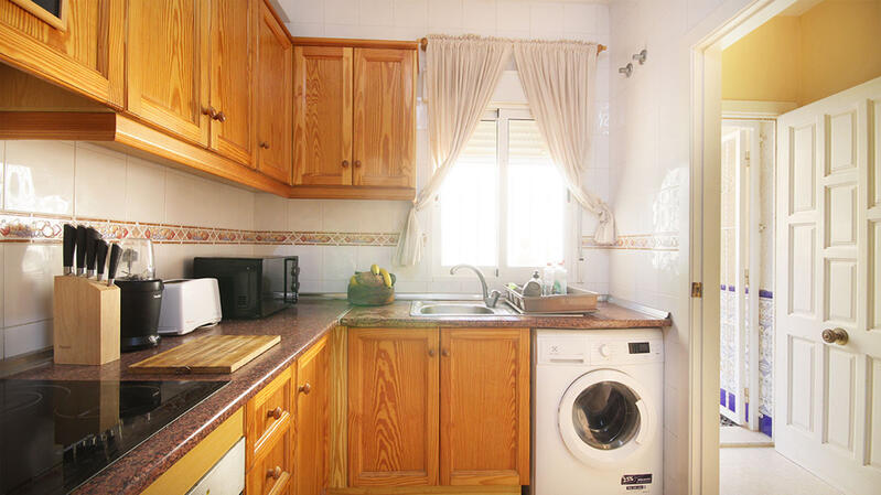 3 спальная комната городская тюрьма продается