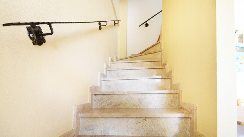 3 спальная комната городская тюрьма продается