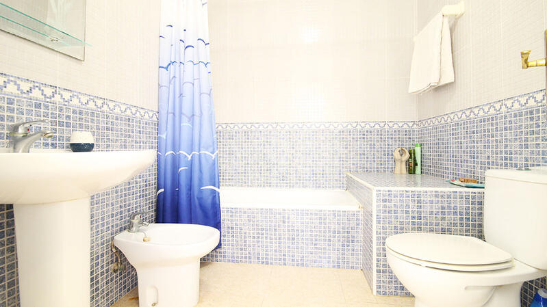 3 спальная комната городская тюрьма продается