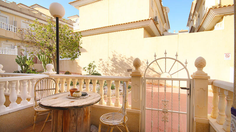 3 спальная комната городская тюрьма продается