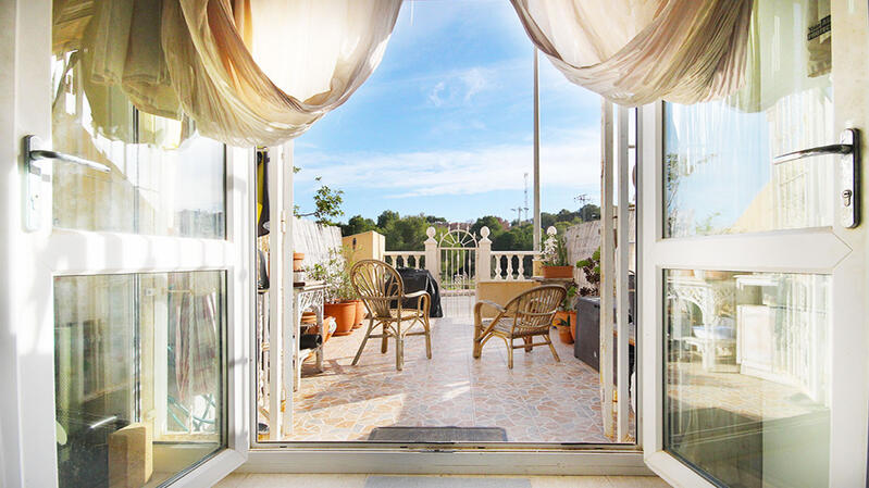 3 спальная комната городская тюрьма продается